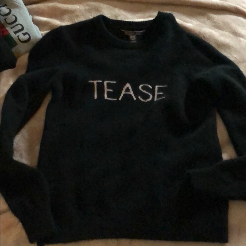 🙊 Victoria’s Secret Cashmere sweater